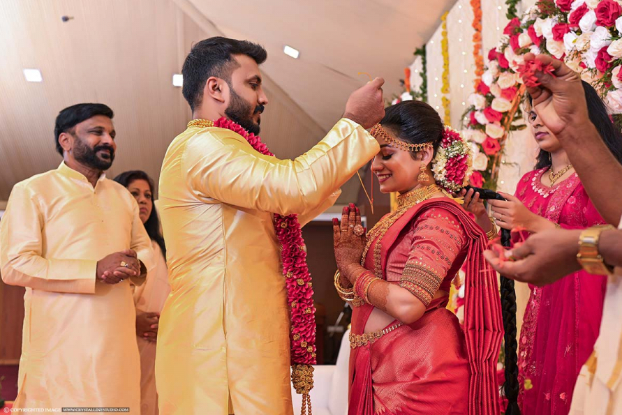 Traditional Hindu Wedding Photography In The Classik Fort Hotel Thrippunithura