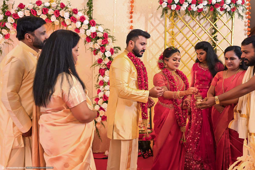 Best Hindu Wedding Couple Dress