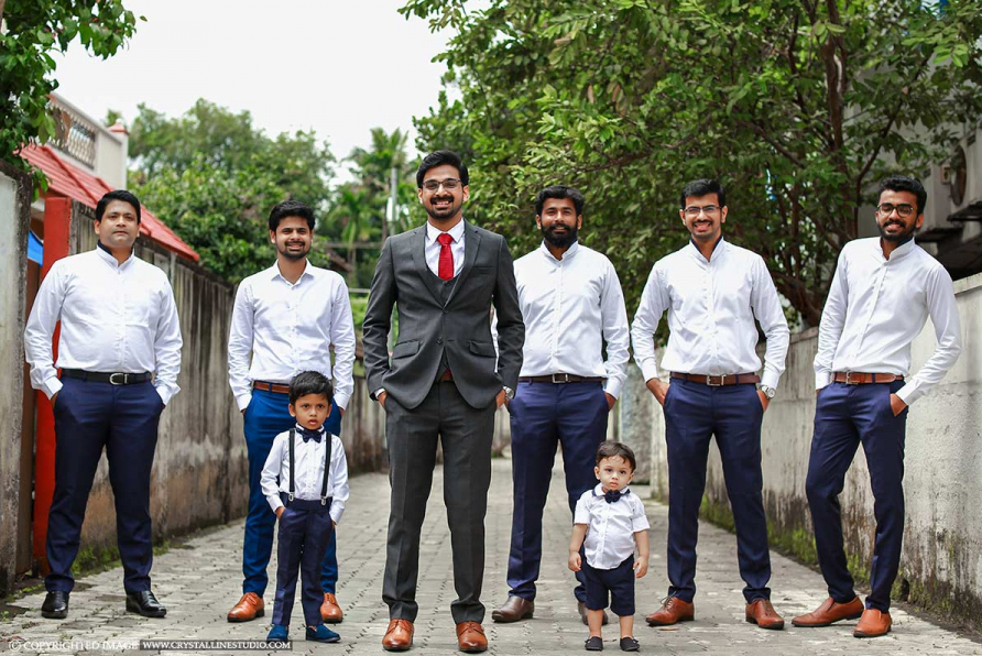 groom's men Dress In Kochi