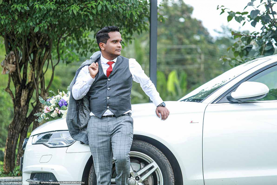 wedding groom poses In Kerala