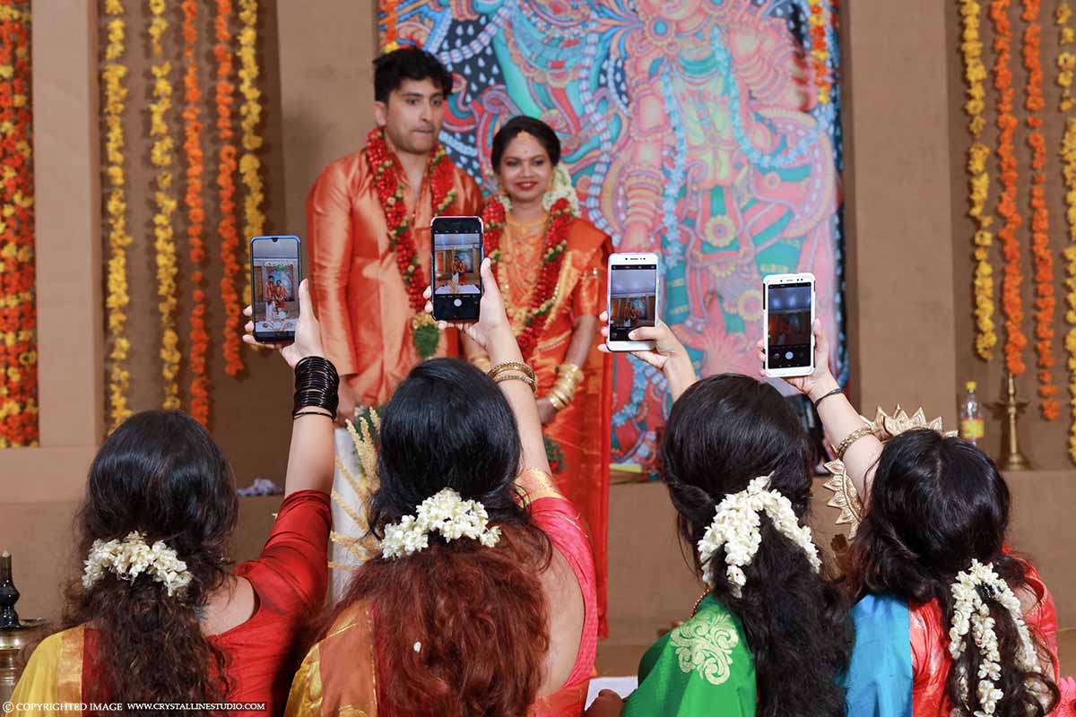 Candid Hindu Wedding Photography In Kaloor