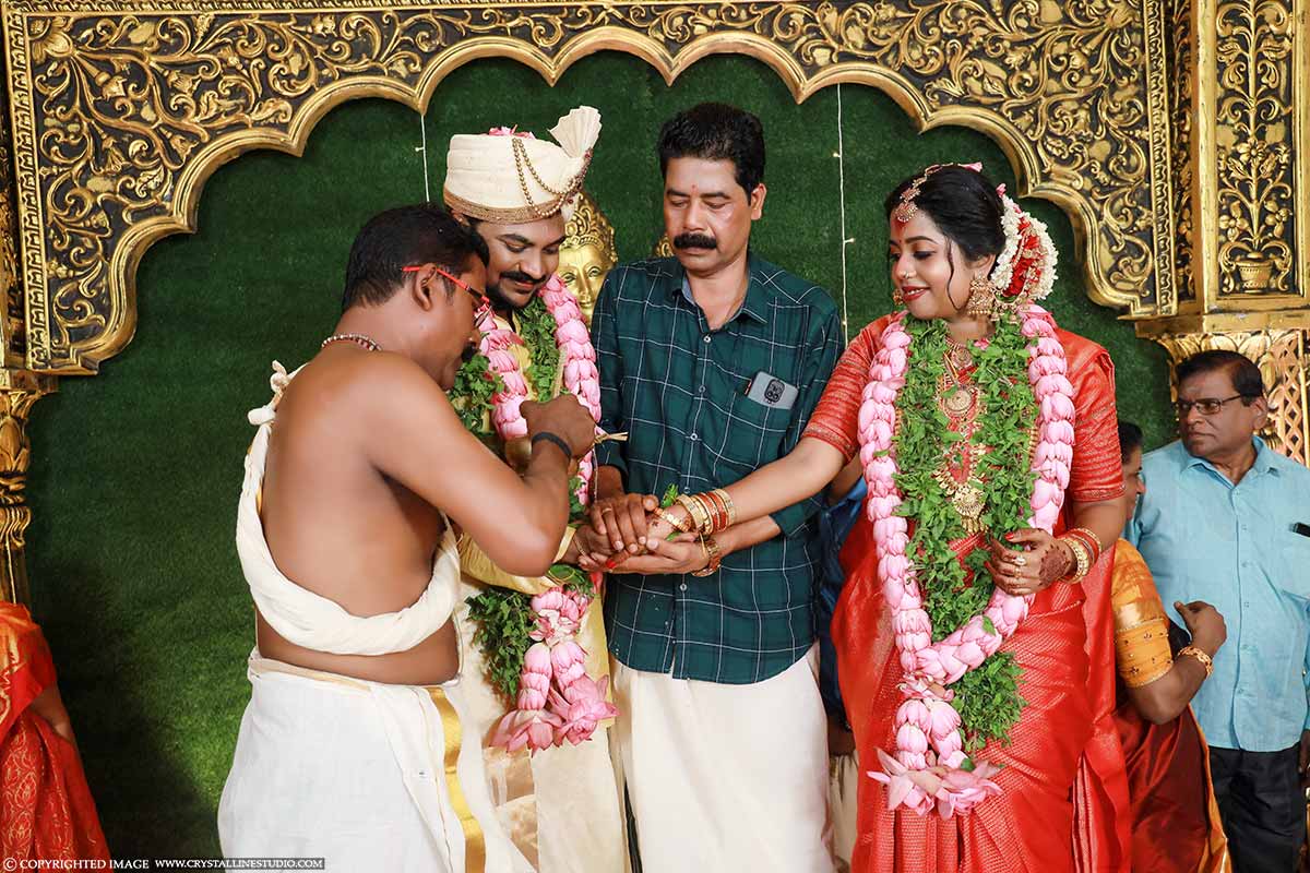Brahmin wedding photography poses In Kerala